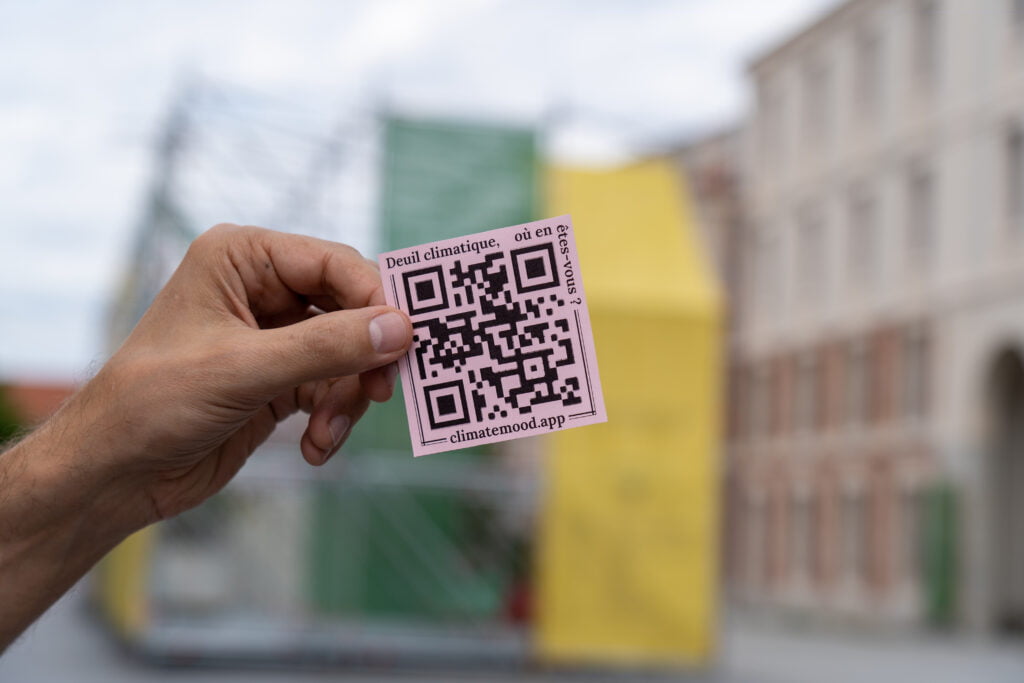 publicité sauvage lors de la biennale du design après le développement de l'application web